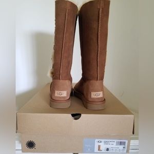 UGG Bailey Button Triplet II Womens size 8